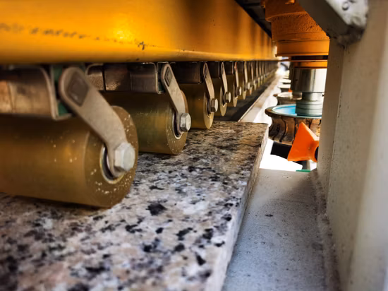 Bcmc venda quente de máquinas de polimento de borda de pedra máquina de perfil de linha reta para quartzo de mármore de granito com cabeças de moagem múltiplas